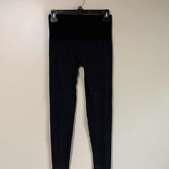 Assets Red Hot Label by spanx large leggings - Picture 2 of 4